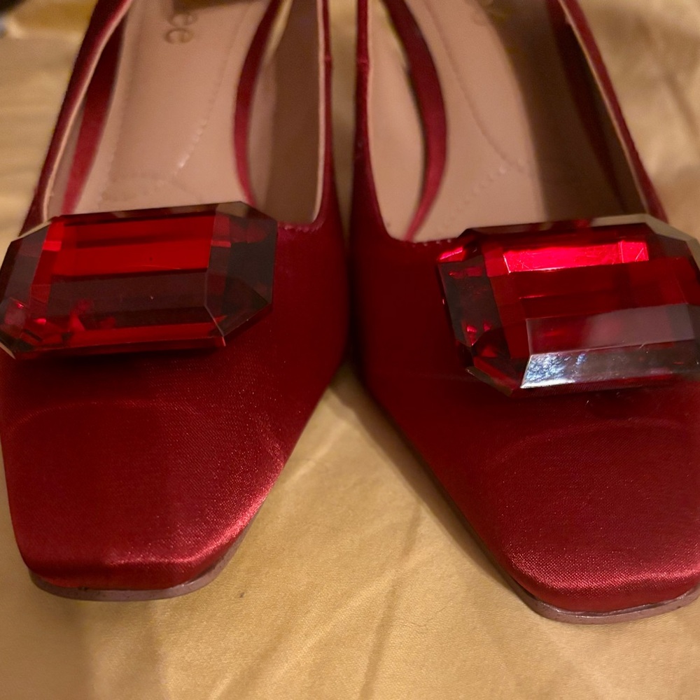 J.Renee Burgundy Slingback Pointed/Squared Toe Pumps with Red Gem - Picture 8 of 17